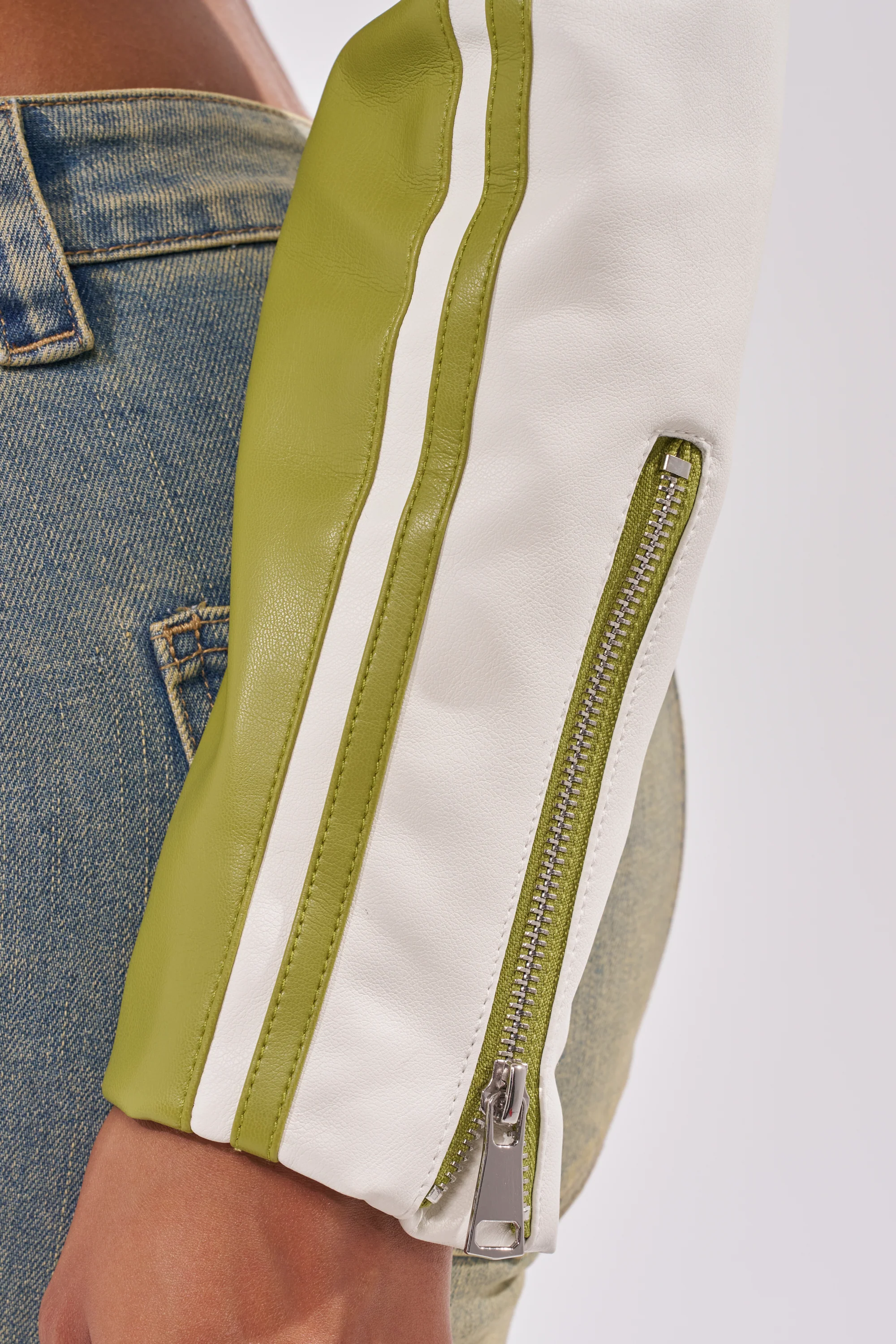 Thumbnail 11